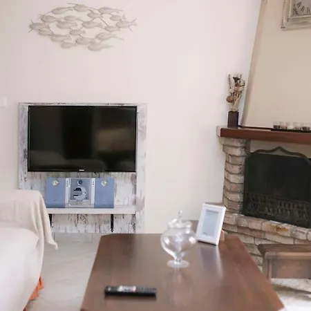 Sunny & Comfy House @corfu! Agios Nikolaos (Crete)